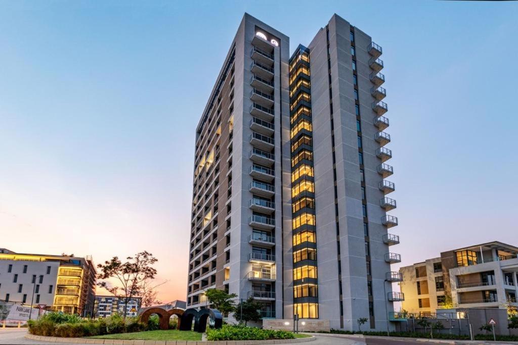 Menlyn Maine Residence Unit 1419 Pretoria-Noord Exteriör bild